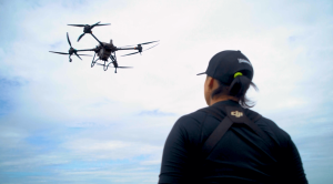 Жінки і агродрони DJI