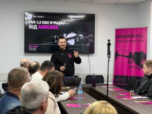 Микола Черняк на відкритті Чернівецької філії AGRONIX!